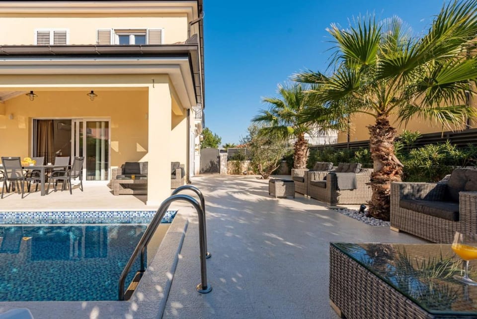 Property building, Swimming pool