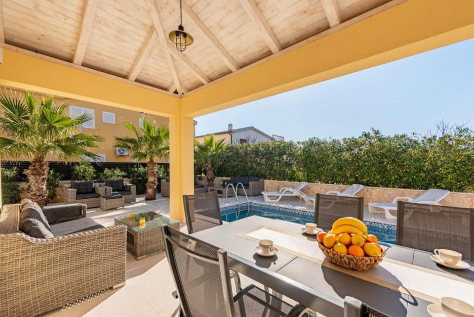 Property building, Swimming pool