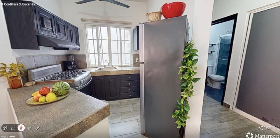 Kitchen or kitchenette, oven, pet friendly, stove