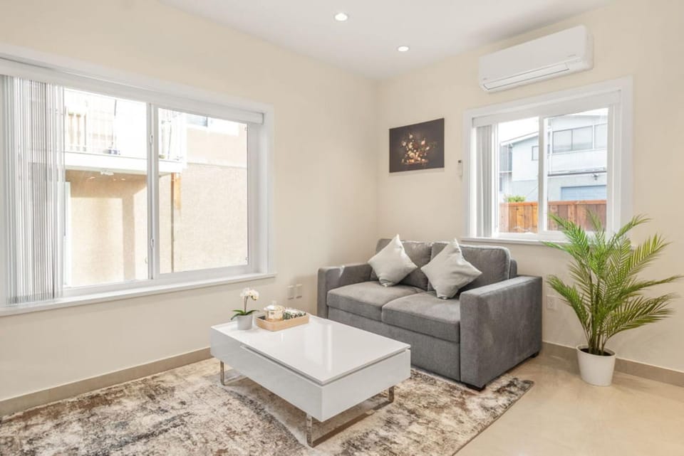 Living room, Seating area, air conditioner