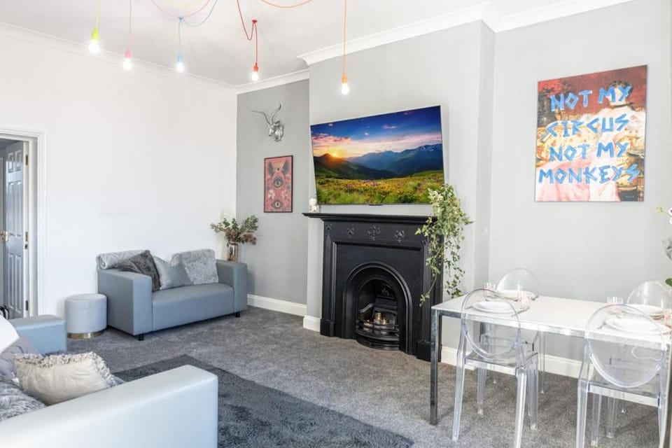 Living room, Dining area