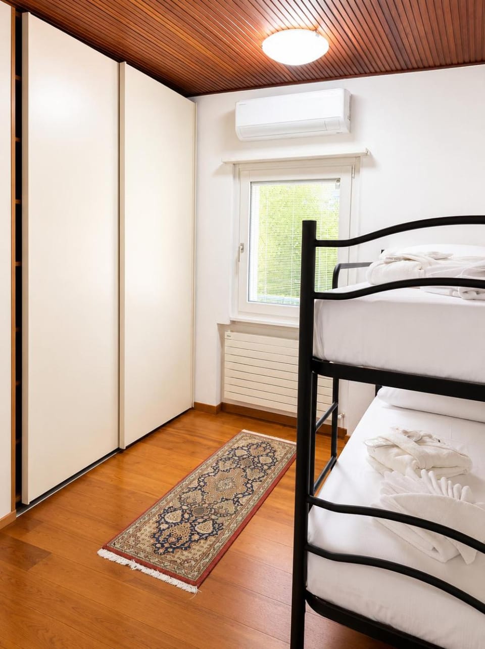 Bedroom, bunk bed