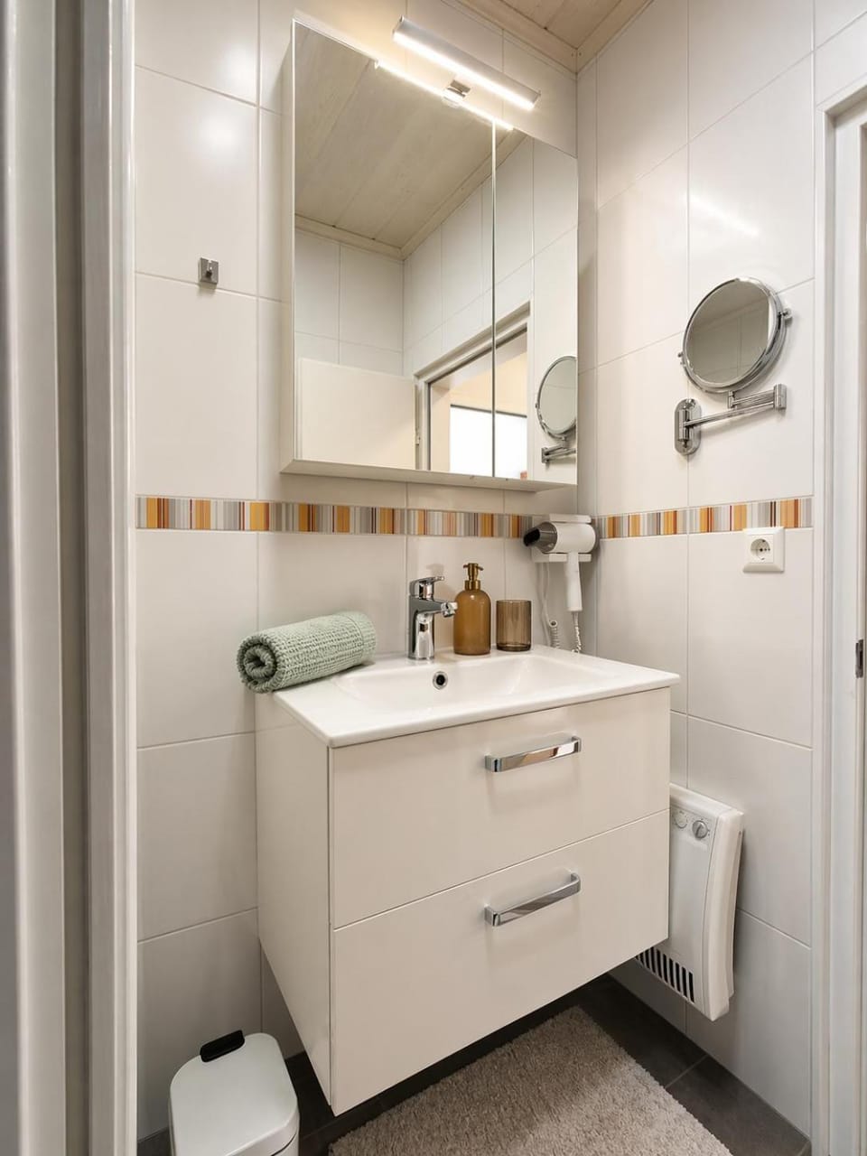 Bathroom, Decorative detail