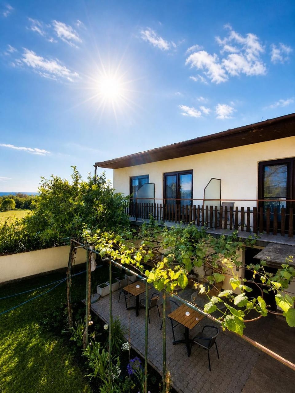 Property building, Spring, Day, Summer, Garden, Balcony/Terrace, Balcony/Terrace, Garden view
