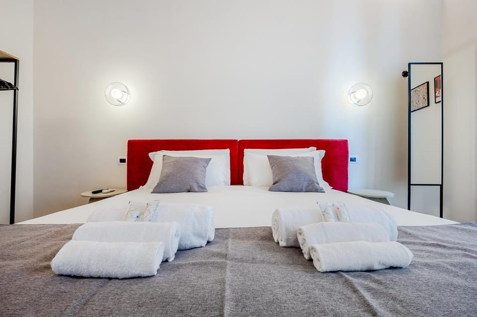 Bed, Photo of the whole room, Bedroom, towels