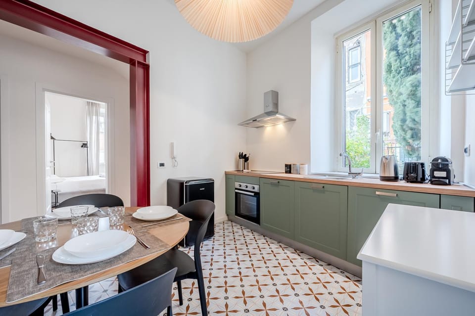 Kitchen or kitchenette, Dining area, oven, stove