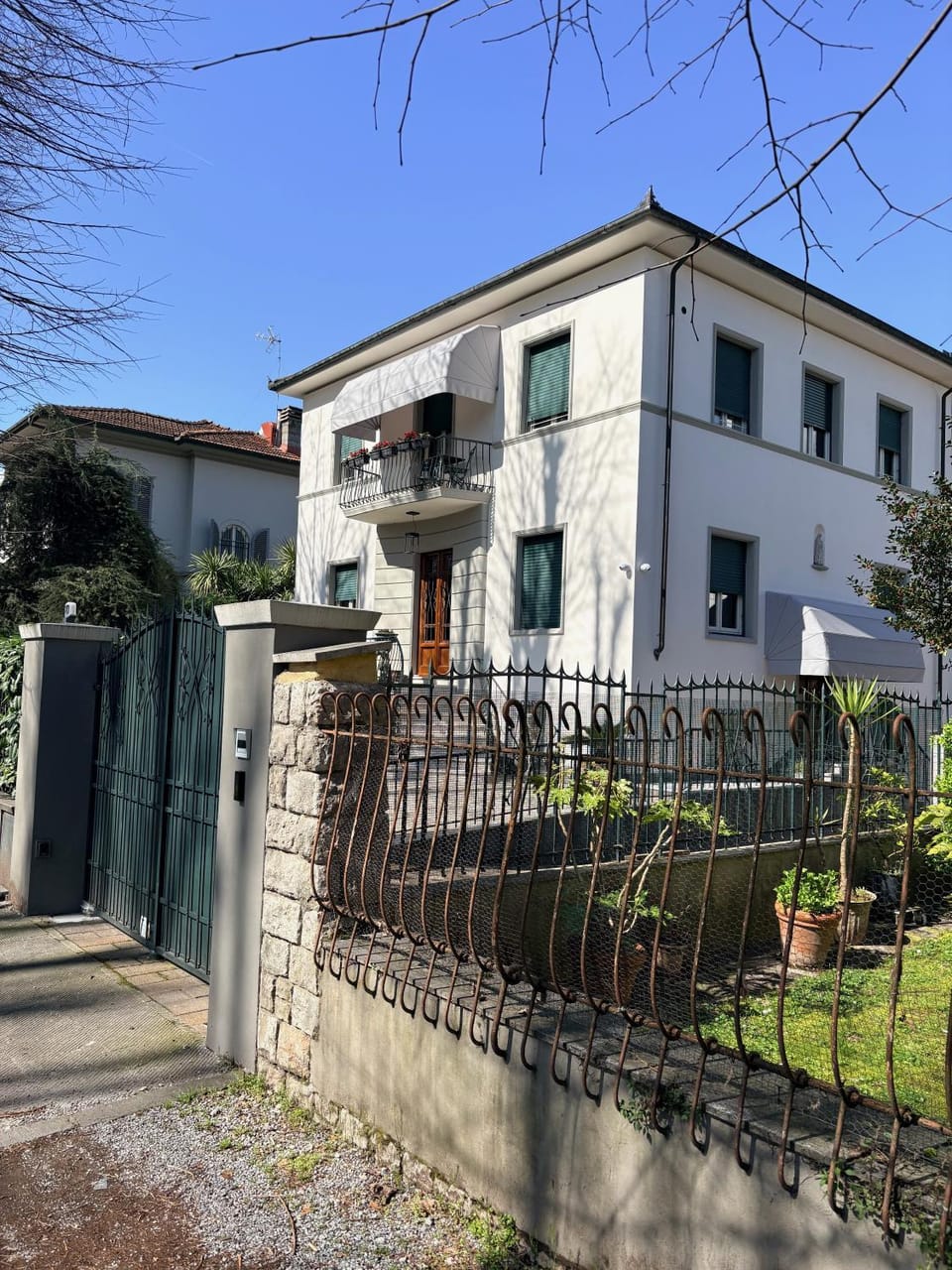Facade/entrance