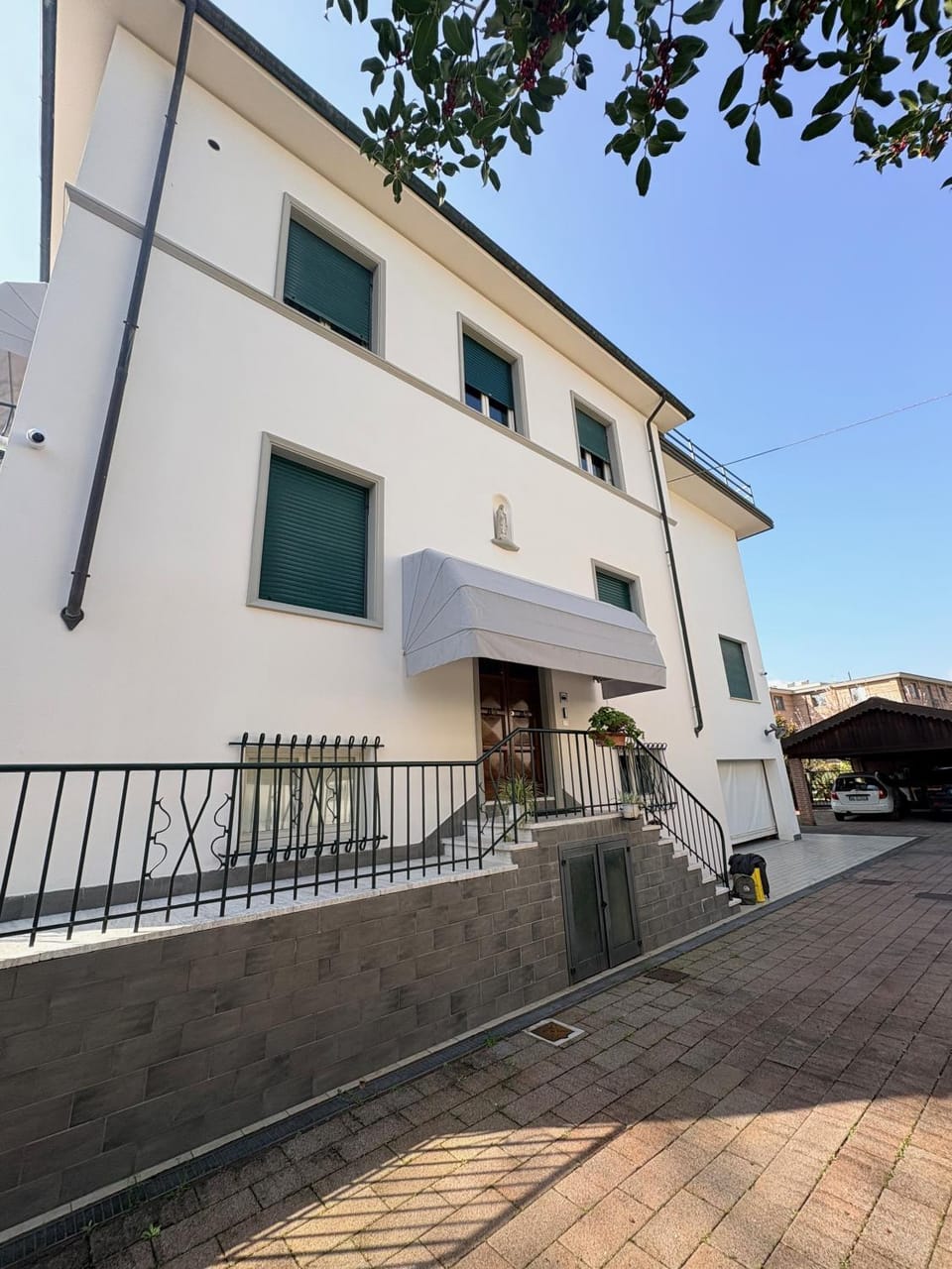 Facade/entrance