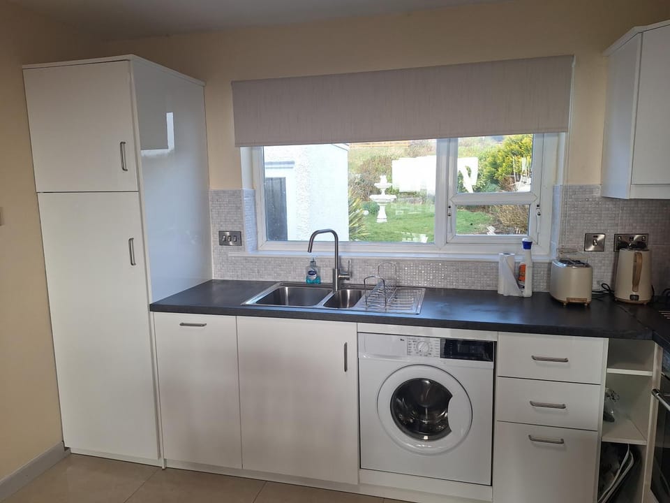 Coffee/tea facilities, dishwasher, oven, pet friendly, stove, toaster, washing machine, kitchen