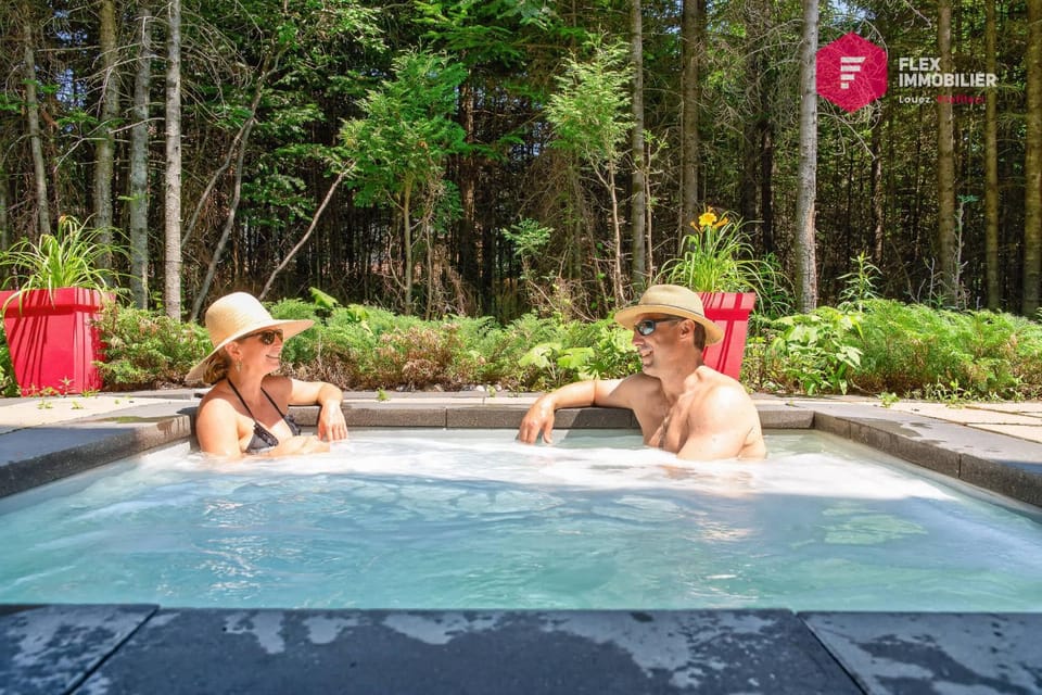 La Villa du Spa Creusé - Chalet avec spa extérieur privé à Pont-Rouge - Resort près de Québec House in Quebec