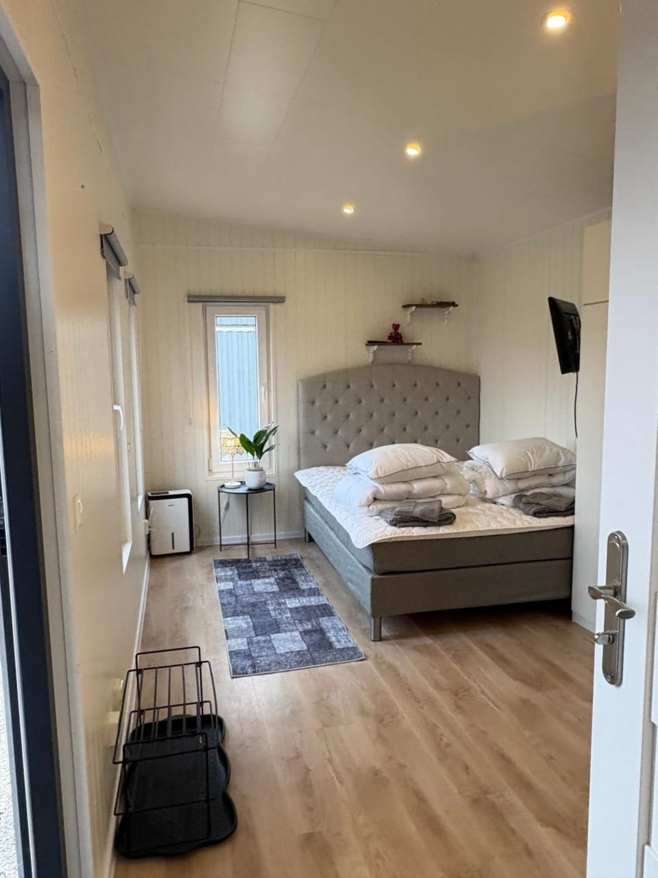 Property building, Bed