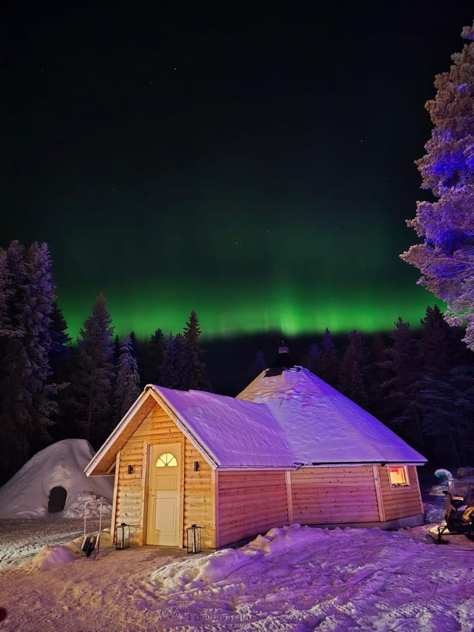 Property building, Restaurant/places to eat, Winter