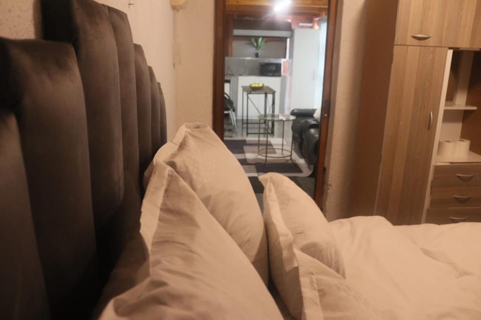 Family Friendly Apartment near Lagoon Beach Apartment in Cape Town