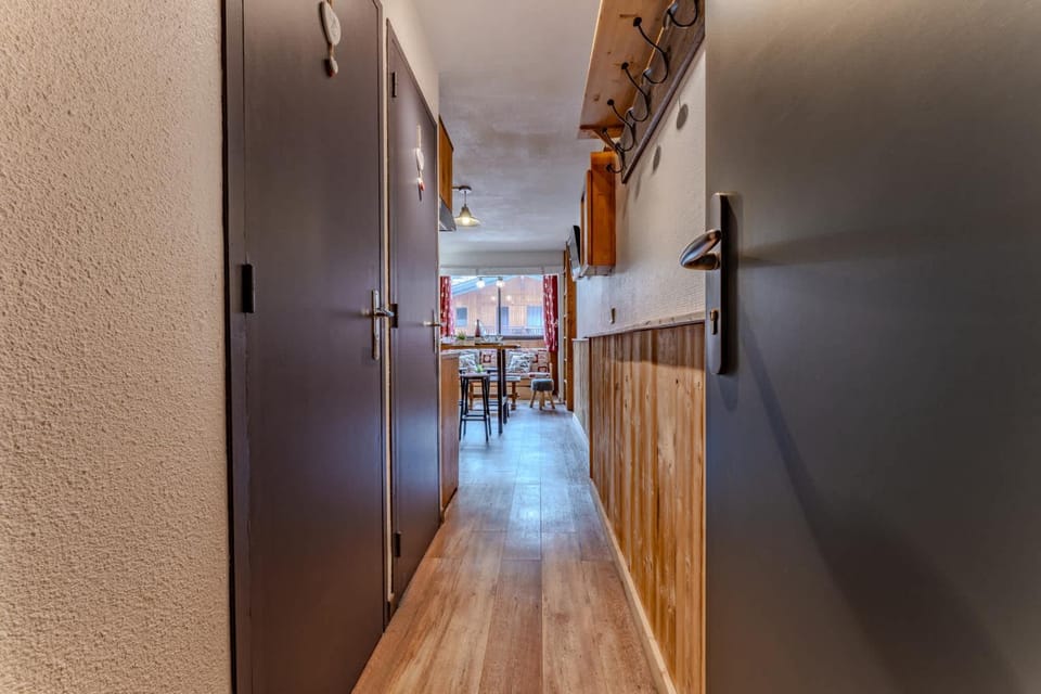 Comfy Ski-Side Hideaway w Views Apartment in Les Allues