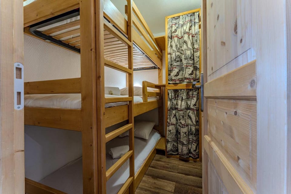 Comfy Ski-Side Hideaway w Views Apartment in Les Allues