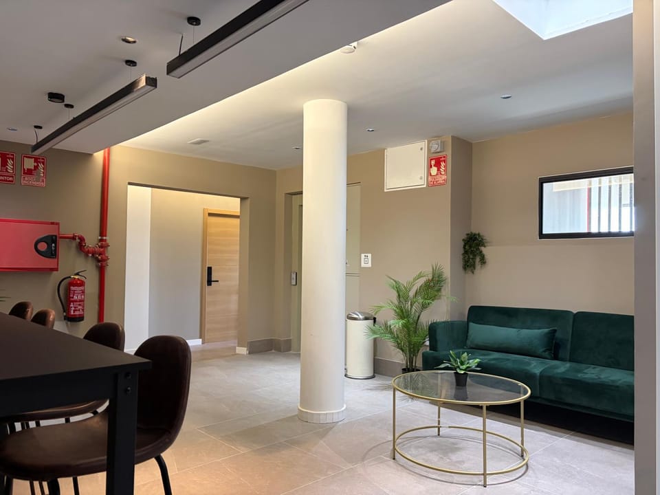 Living room, Seating area