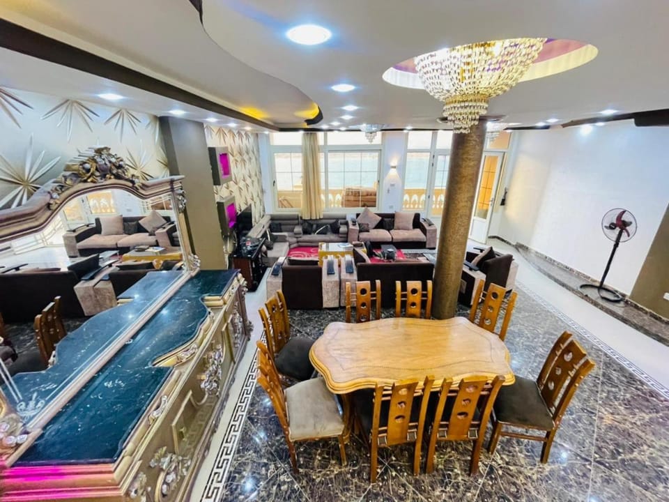 Living room, Seating area, Dining area