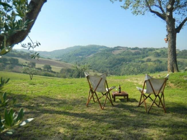 Pettirosso - Luxury Countryside Retreat with View Apartment in Marche