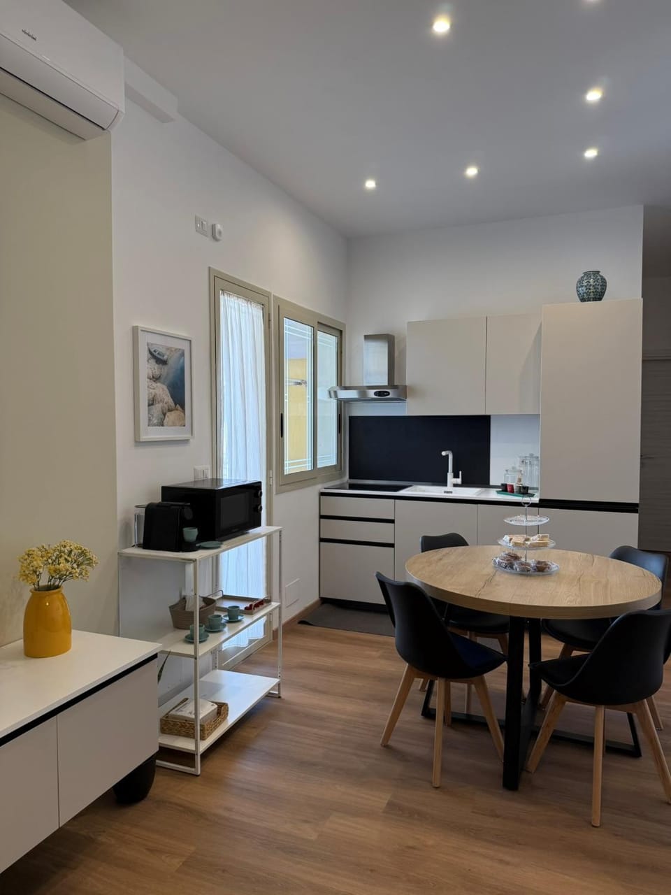 Living room, Communal kitchen