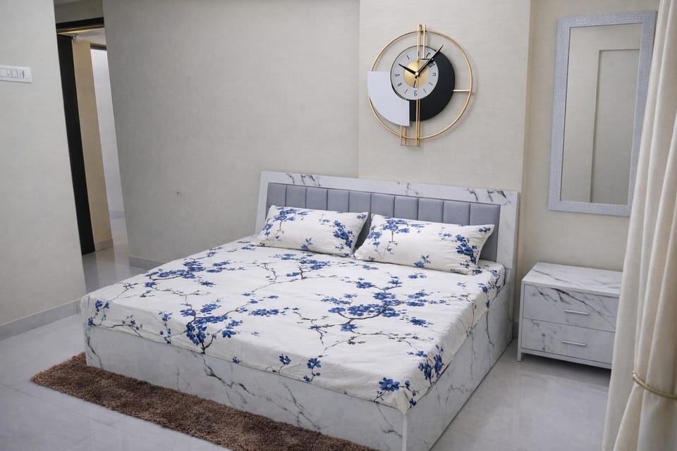 Bright Balcony 2BHK Family Stay Near Thane Mulund Apartment in Thane
