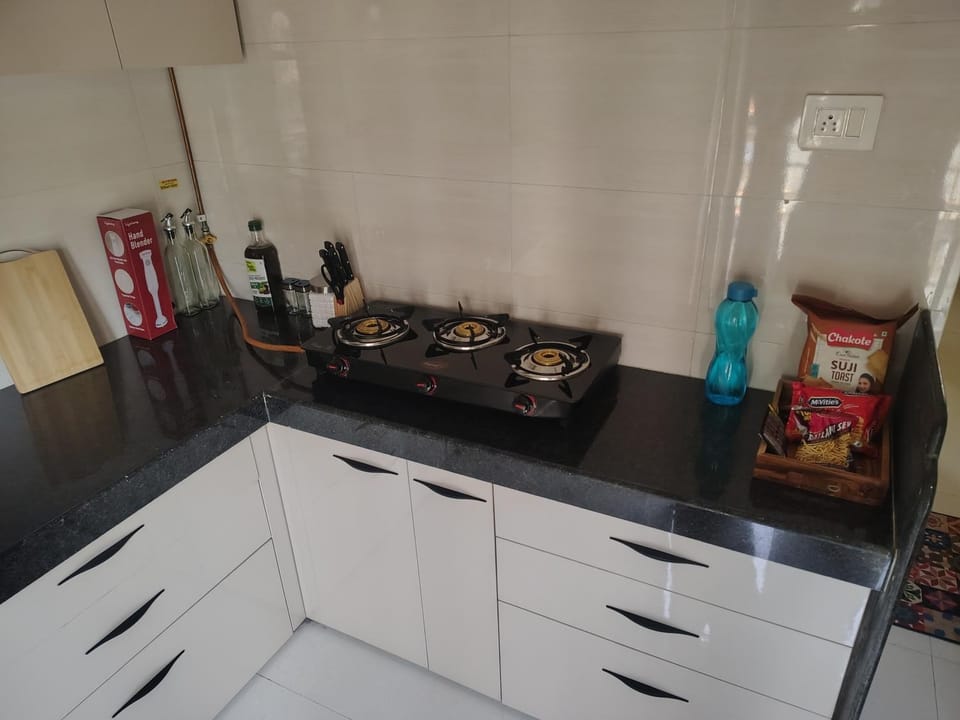 Bright Balcony 2BHK Family Stay Near Thane Mulund Apartment in Thane
