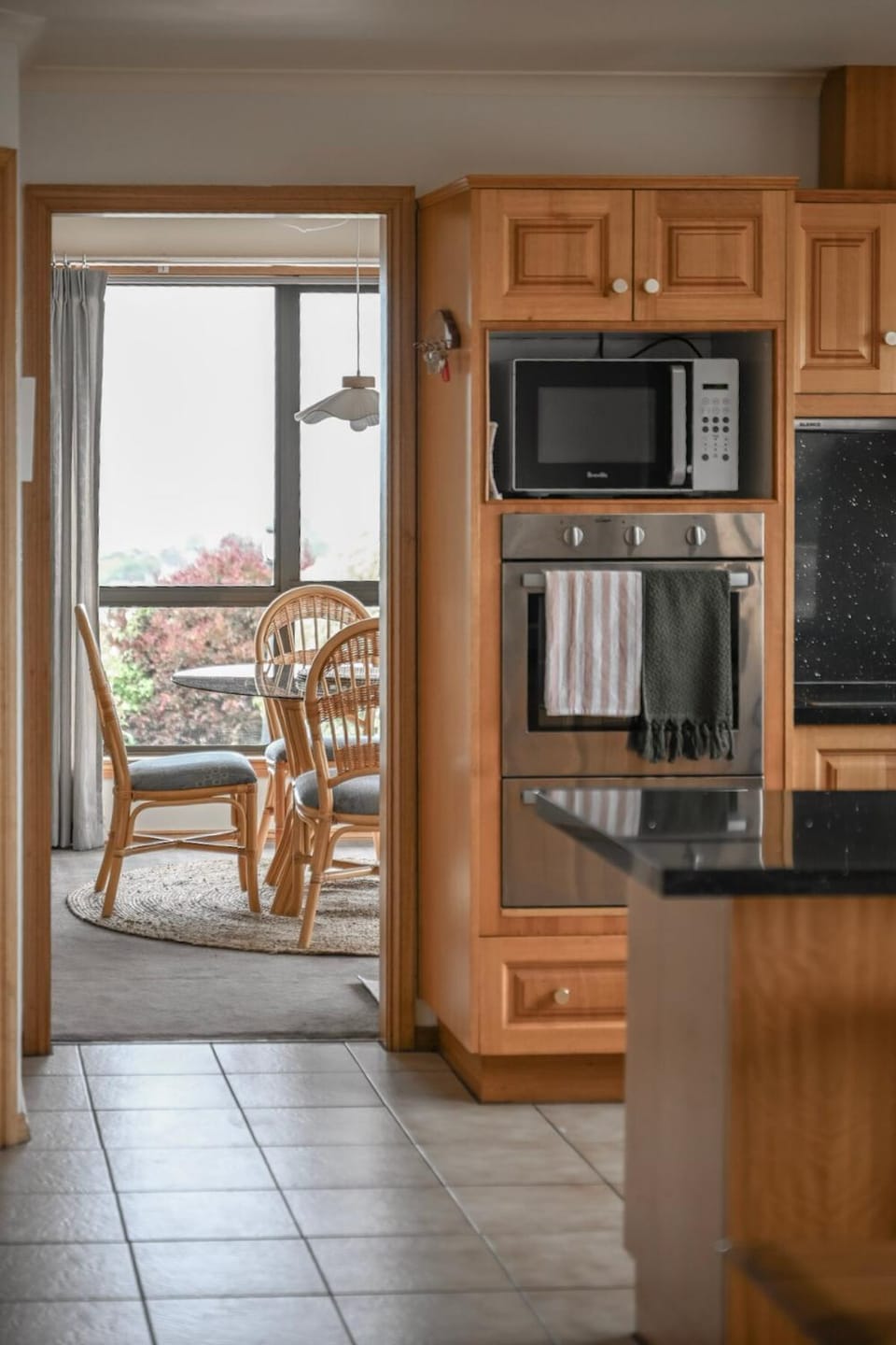 Maple Views - Charming Home with Coastal Views House in Ulverstone