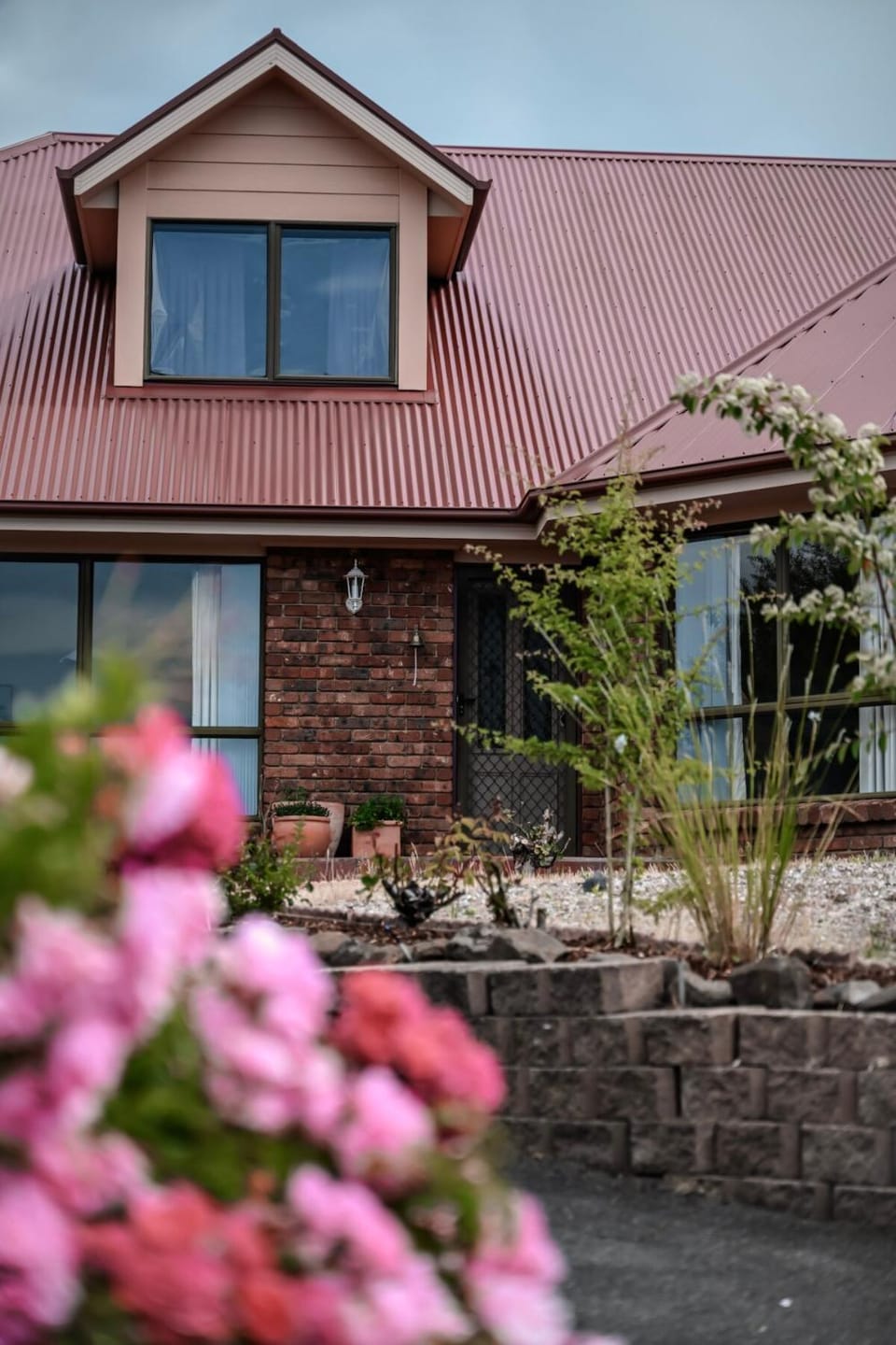 Maple Views - Charming Home with Coastal Views House in Ulverstone