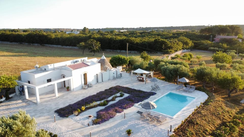 Property building, Garden, Swimming pool