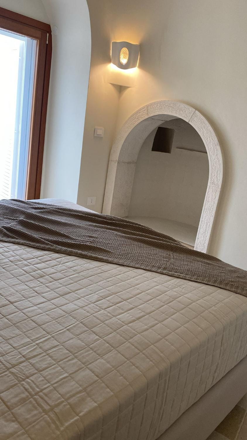 Bed, fireplace