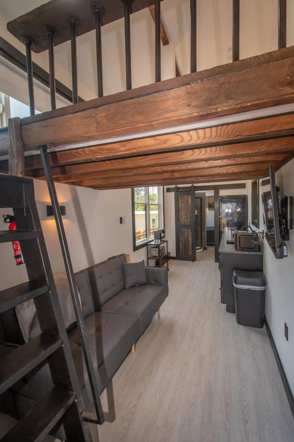 Busted Pallet - Delightful 2-bed Tiny Home in charming Anderson on Lake Hartwell House in Lake Hartwell