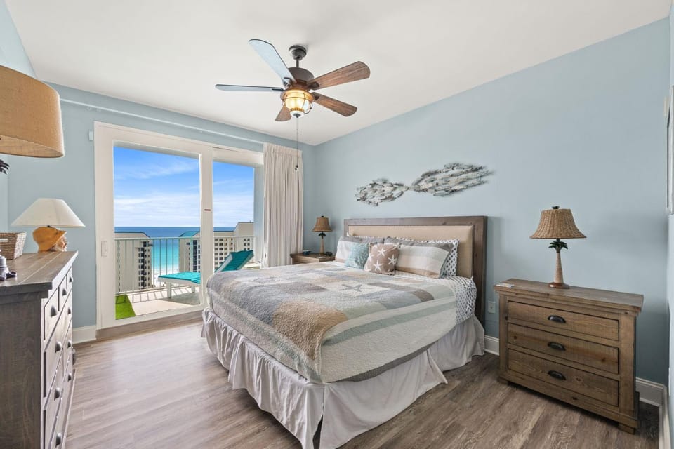 Resort Condo! Pools, Hot Tubs & Beach Access Apartment in Panama City Beach