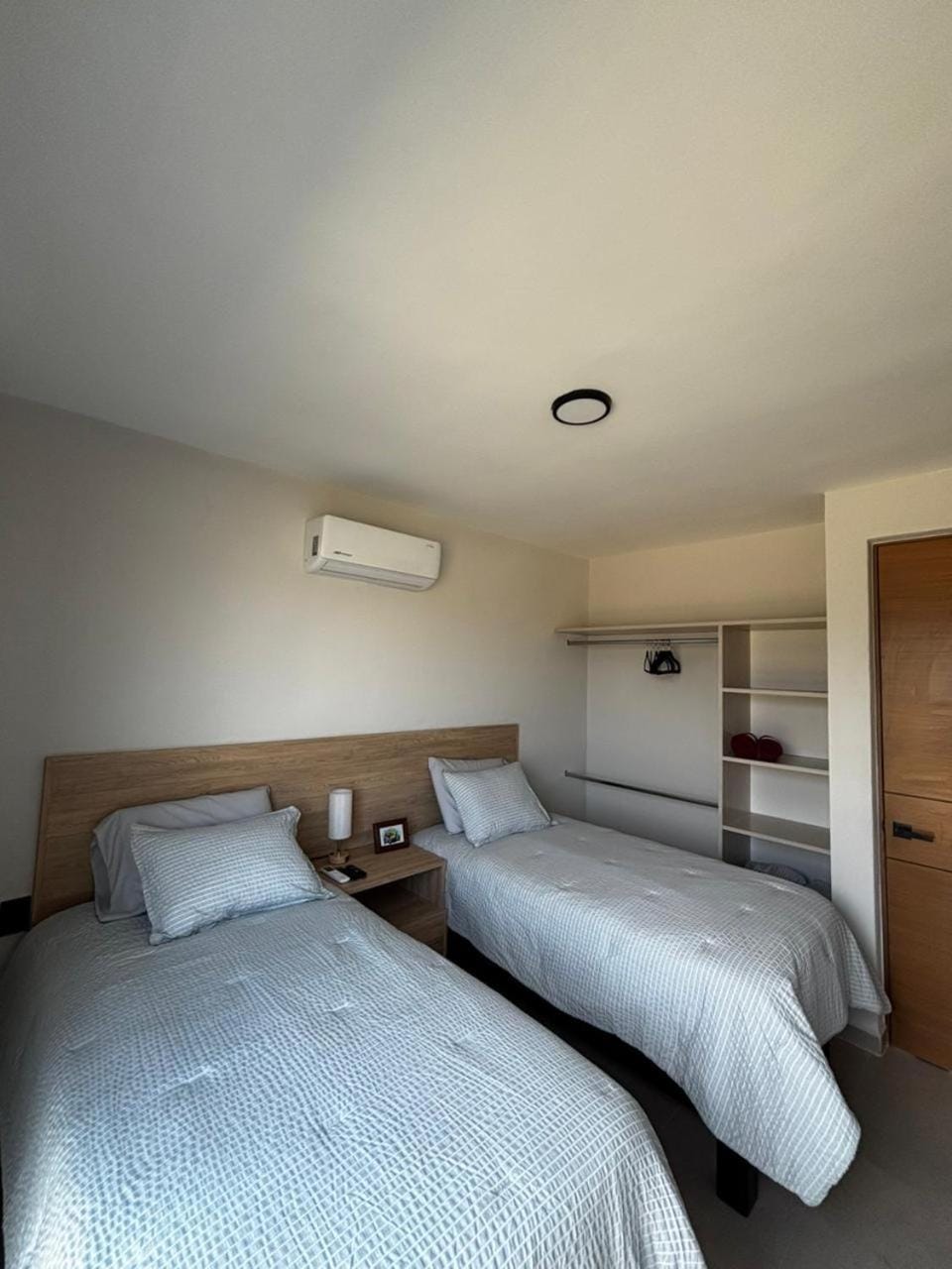 Bed, Photo of the whole room, Bedroom, air conditioner