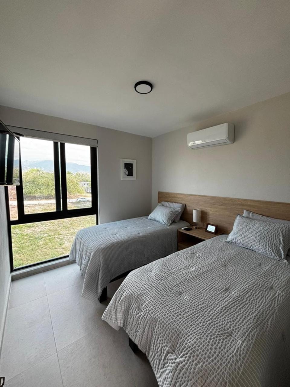 Bed, Photo of the whole room, Bedroom, internet, air conditioner