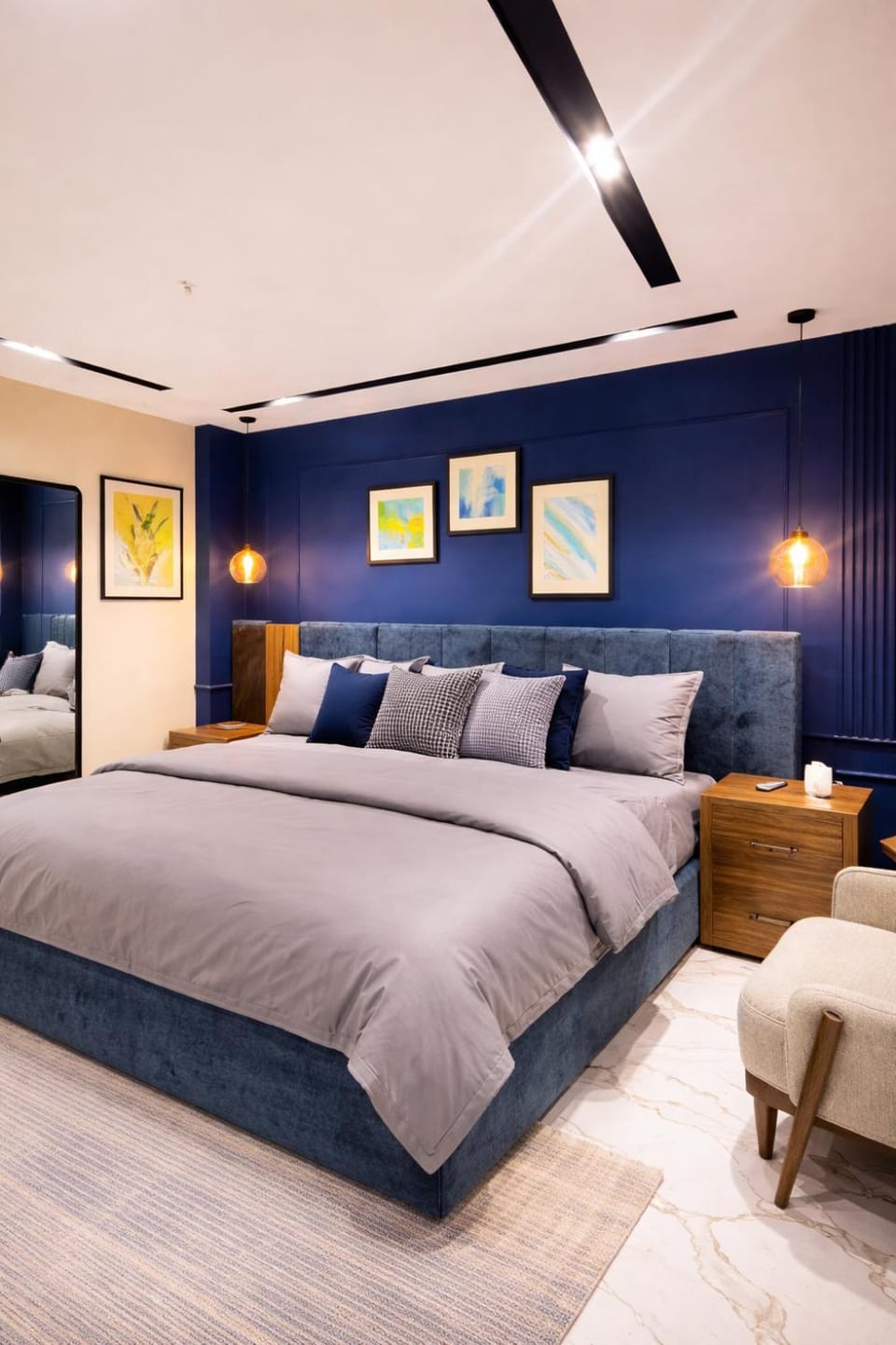 Bed, Photo of the whole room, Seating area, Bedroom