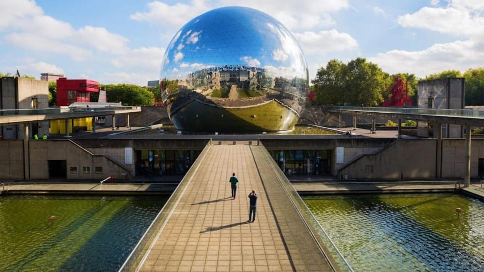 Canal View Pantin Apartment in Pantin