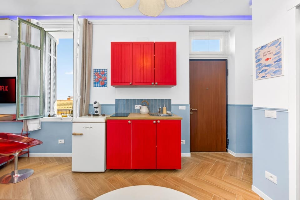 TV and multimedia, Coffee/tea facilities, Kitchen or kitchenette, Sea view, microwave, stove, toaster, air conditioner