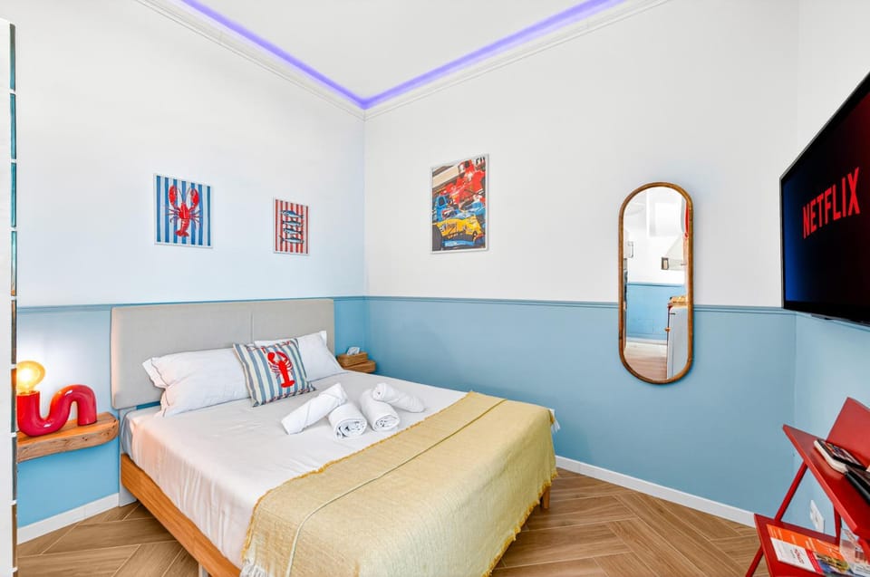 Bed, TV and multimedia, Photo of the whole room, Bedroom, towels, air conditioner