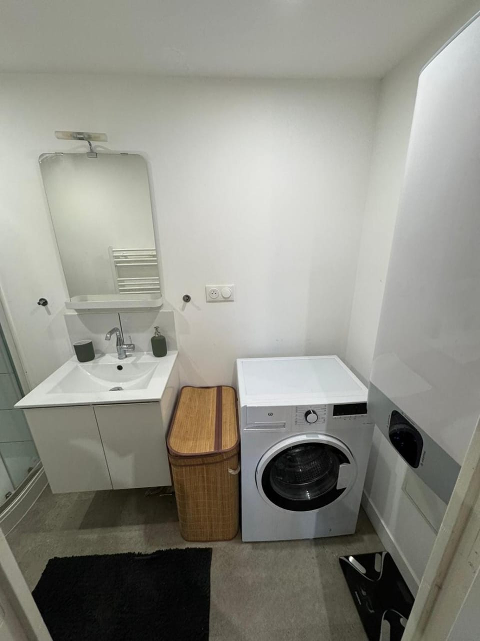 Bathroom, washing machine