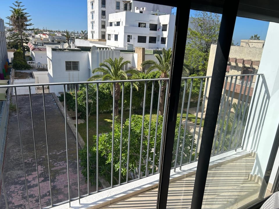 Communal lounge/ TV room, Day, View (from property/room), Balcony/Terrace, Balcony/Terrace, Living room, City view, City view
