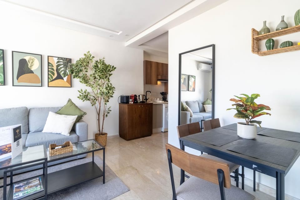 Kitchen or kitchenette, Living room, Seating area, Dining area, Dinner
