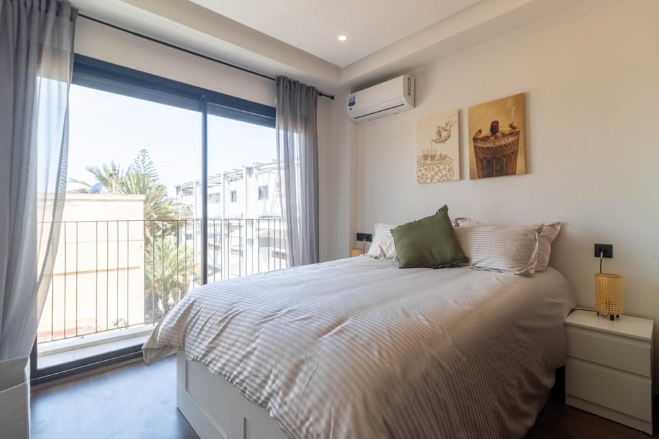 Bed, Photo of the whole room, Bedroom, air conditioner