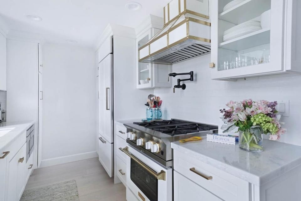 Los Angeles Iconic Ocean Front in Santa Monica Apartment in Santa Monica