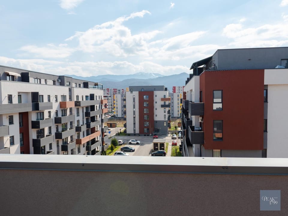 Natural landscape, Balcony/Terrace, Mountain view, Street view
