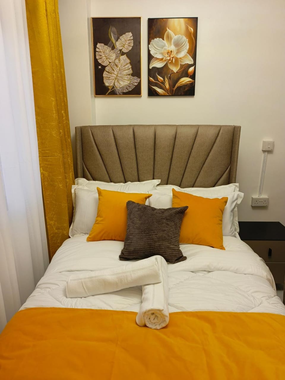 Bed, towels