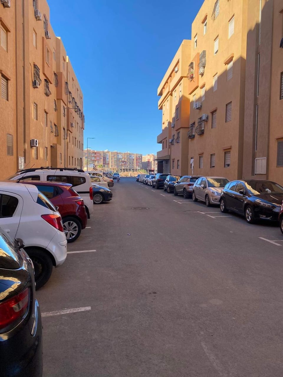 Property building, Day, Neighbourhood, Street view, Parking