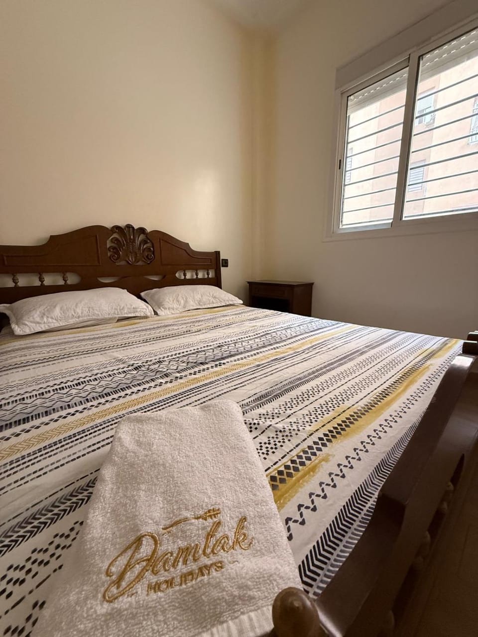 Bedroom, towels