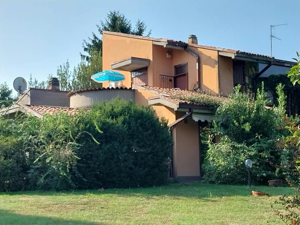 Property building, Day, Garden, Garden view