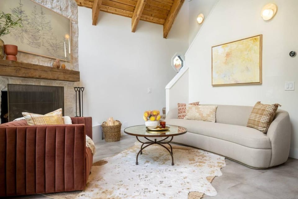 Hazel's Cozy Cabin - Big Bear HGTV Cabin · Hot Tub · Fenced Yard · Pets Cabin in Arrowbear Lake