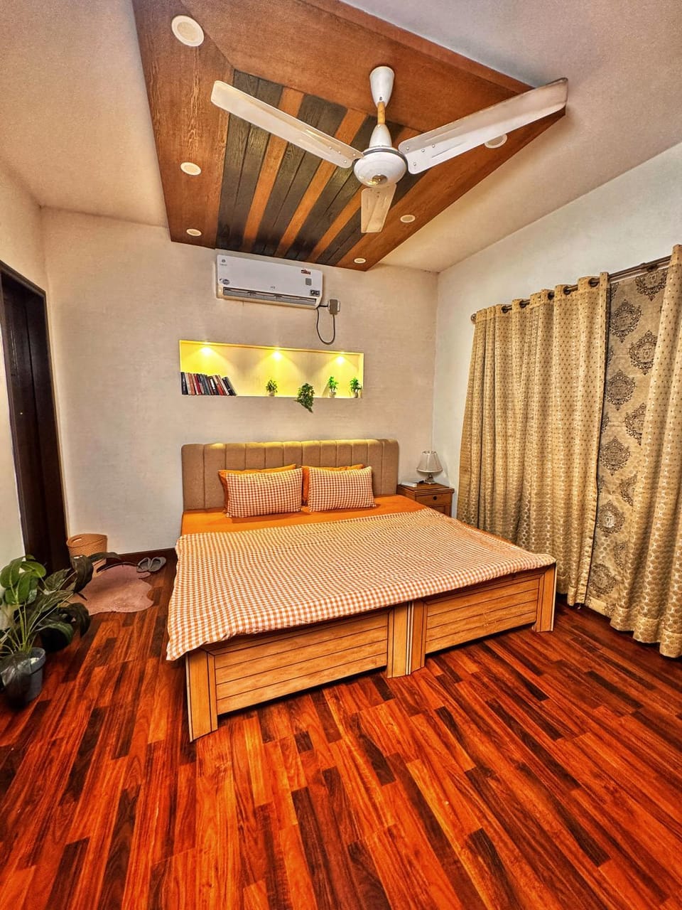 Luxury 6 Bedroom Family Retreat Dual Villas One Exclusive Stay Villa in Lahore