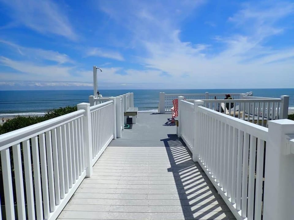 Tranquility By The Sea-Oceanside Condo House in Indian Beach